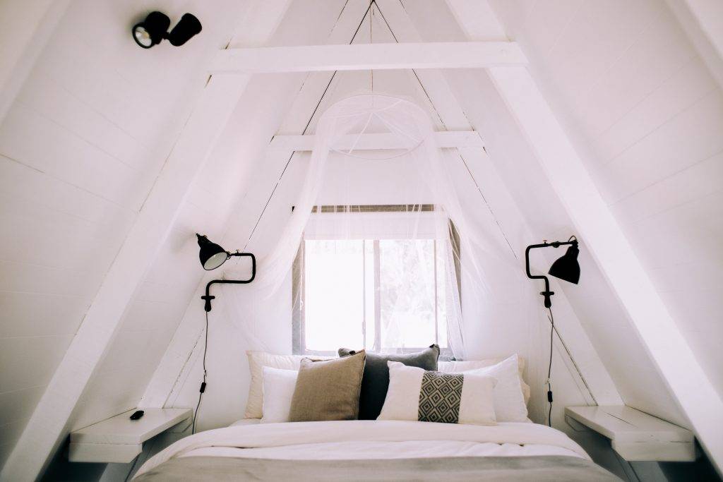 Лампи за спалня: Най-добрите видове осветление за вашето спално пространство