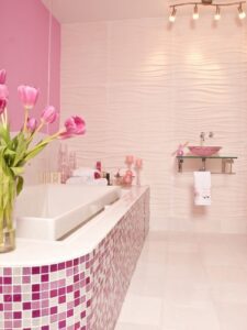 Цветни идеи за малка баня – как да постигнете свежест, въпреки малкото пространство