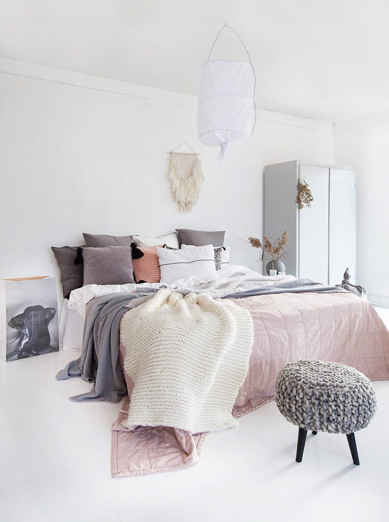 Спалня в Скандинавски стил - прости идеи за декорация (СНИМКИ)