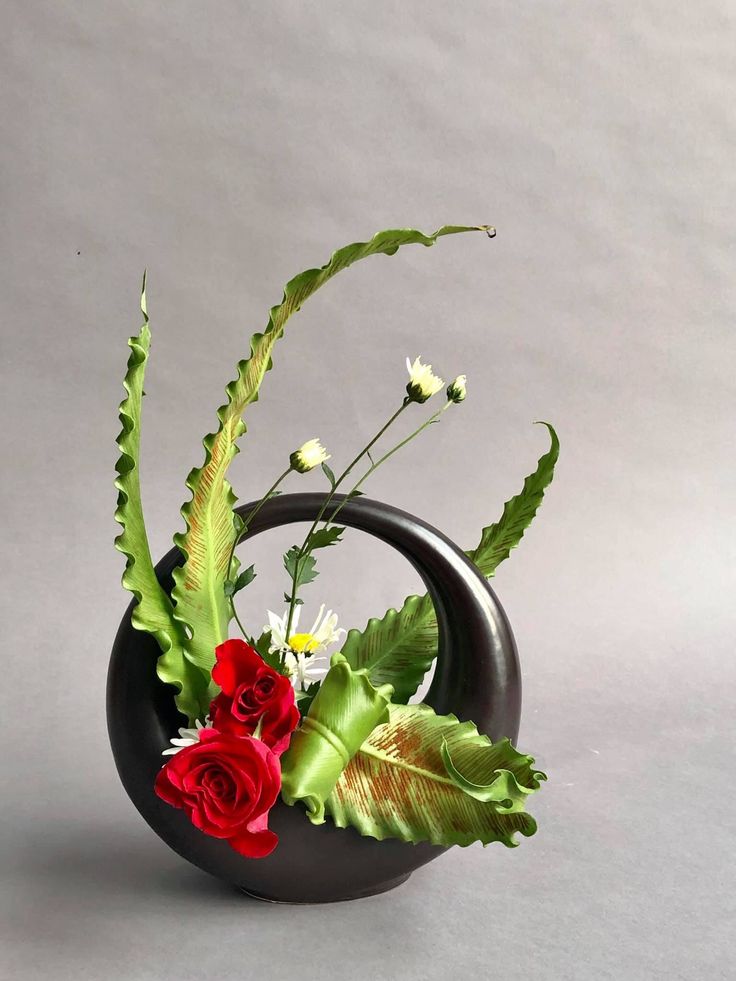 Икебана: Японското изкуство за аранжиране на цветя